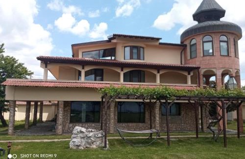 Bozhurishte Villa | Casafamiglia