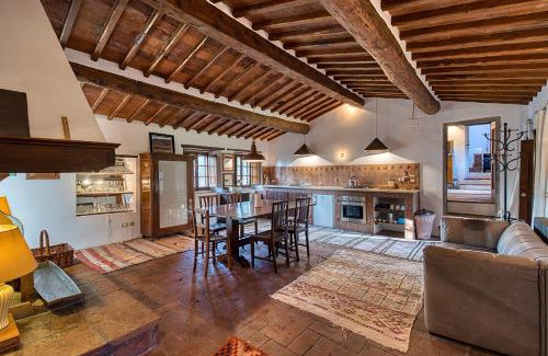 Radda in Chianti Villa | Casale Al Sole Tra Le Vecchie Vigne 6 and 10