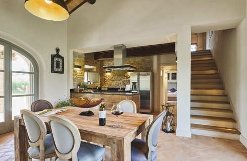 Castelfalfi Villa | Casale Bertino - Eight Bedroom Villa, Sleeps 16