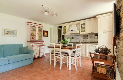 Strettoia House | CASALE STRETTOIESE - BIANCOSPINO Typical Stone farmhouse on Versilia Hills