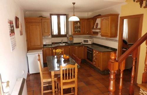 Boiro House | Casareboredo, great and welcoming. Cool and warm located next to the sea