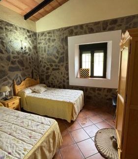 Fuentes de Leon Ski Chalet | Casas Rurales Los Llanos