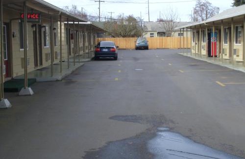 Lebanon Hotel | Cascade City Center Motel