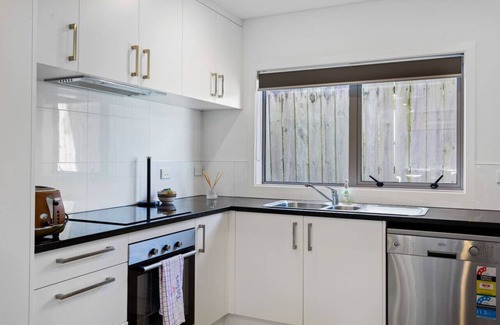 Pakuranga Heights Apartment | Cascade Cottage with Parking and Wi-Fi