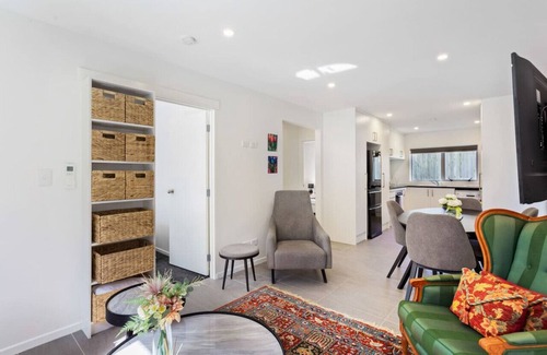 Pakuranga Heights Apartment | Cascade Cottage with Parking and Wi-Fi