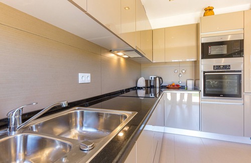 Branqueira House | Cascata Village Lote A, is a modern 4 bedroom townhouse close to Albufeira