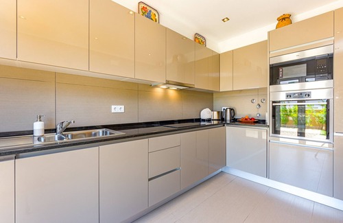 Branqueira House | Cascata Village Lote A, is a modern 4 bedroom townhouse close to Albufeira