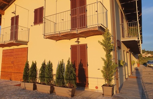 Monforte d'Alba House | Cascina Bricco San Pietro room Alman