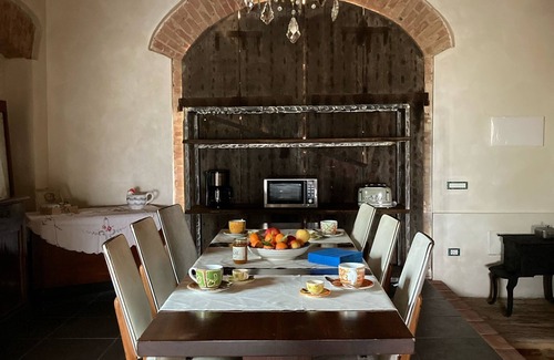 Belveglio House | Cascina Flo Relais: villa with Jacuzzi