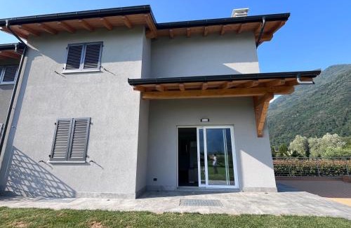 Dubino House | Case vacanza Colombaio con idromassaggio a 10 min dal lago di Como