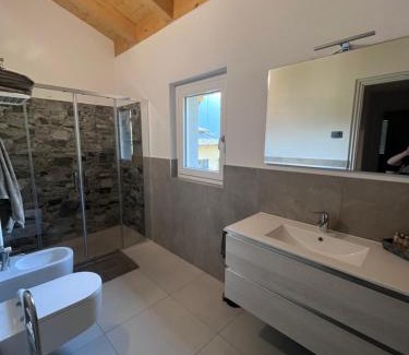 Dubino House | Case vacanza Colombaio con idromassaggio a 10 min dal lago di Como