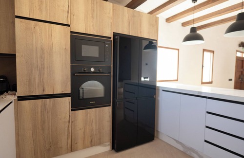 Onil Cottage | Caseta Blanca, located in Onil, Alicante.