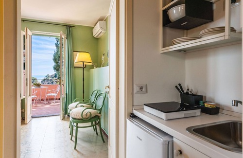 Spisone Apartment | Casetta Amelia Apts by Wonderful Italy