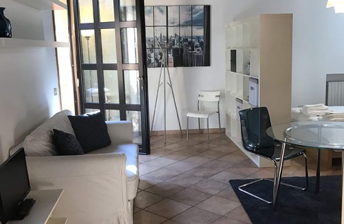 Santo Stefano House | Casetta Margherita, with garden, in the hart of the City