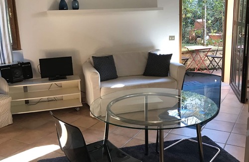 Santo Stefano House | Casetta Margherita, with garden, in the hart of the City