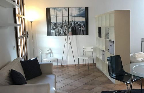 Santo Stefano House | Casetta Margherita, with garden, in the hart of the City