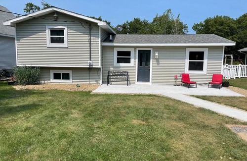 Pigeon House | Caseville, MI Cute Sandpoint home, beach access