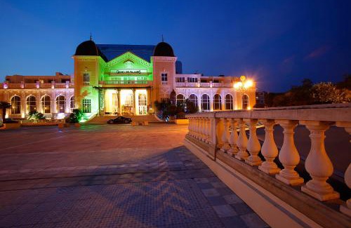 Hyeres City Centre Hotel | Casino Hôtel des Palmiers