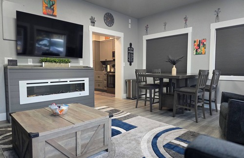 Nampa Apartment | CASITA, 1 bedroom, living room, kitchen, bathroom, Wi-Fi, parking, close to NNU.