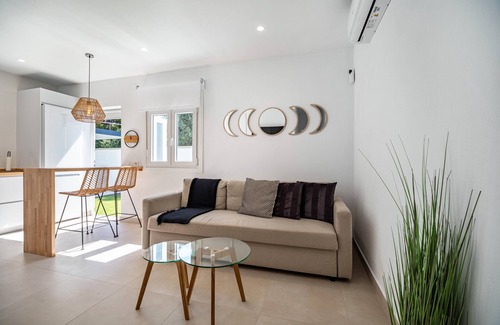 Chiclana de la Frontera House | Casita Meraki 2 with Indoor Heated Pool, Garden, Terrace and Wi-Fi