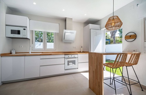 Chiclana de la Frontera House | Casita Meraki 2 with Indoor Heated Pool, Garden, Terrace and Wi-Fi