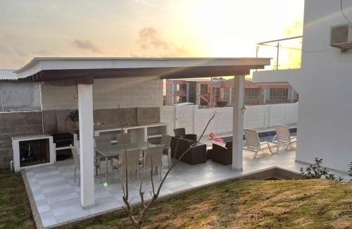 Santa Veronica Villa | Casita Madrigal