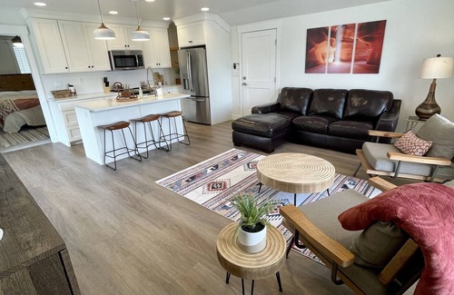 Hurricane House | CASITA RETREAT APT: full kitchen, Sleeps 4, near Sand Hollow, Zions, & St George