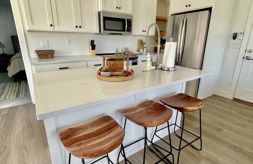 Hurricane House | CASITA RETREAT APT: full kitchen, Sleeps 4, near Sand Hollow, Zions, & St George