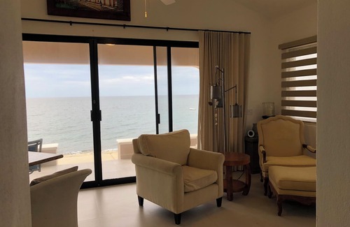 Los Barriles Cottage | Casita Tortuga is a Beach Front over looking the Sea of Cortes.