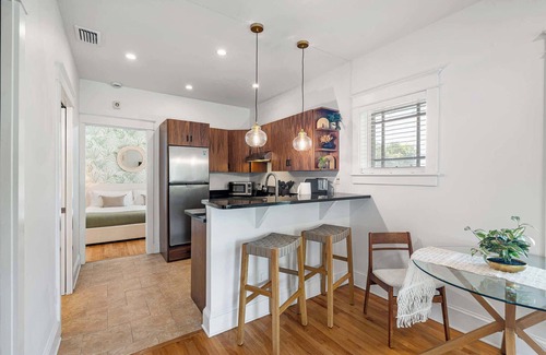 St. Augustine Apartment | Casita Tropical l Walk to DT l Mins to Beach
