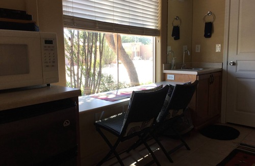 Springfield Lakes Reflection Apartment | Casita With Zen Garden Courtyard