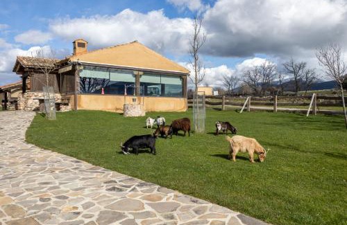 Santo Tome del Puerto House | Casitas Granja El Enebral