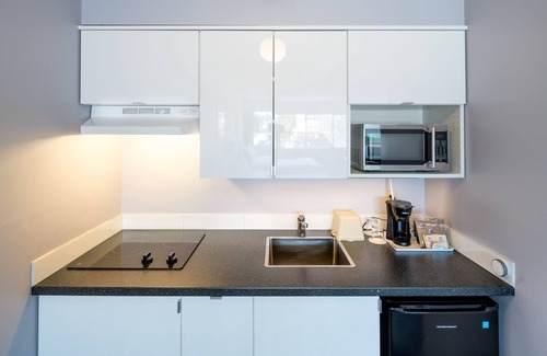 Renfrew-Collingwood Hotel | Cassandra Hotel