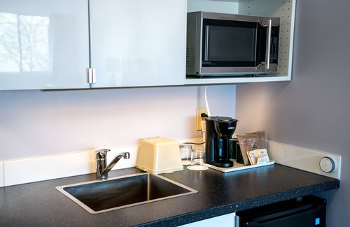 Renfrew-Collingwood Hotel | Cassandra Hotel