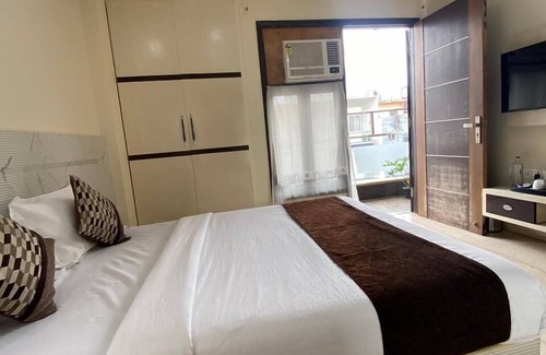 Patel Nagar Bed & Breakfast | Cassava Stay