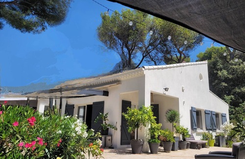 Saint-Menet House | CASSIS 18KM MAS OASIS VERDURE FABULEUX HAVRE PAIX RARE PISCINE JETS DÉCOR ZEN
