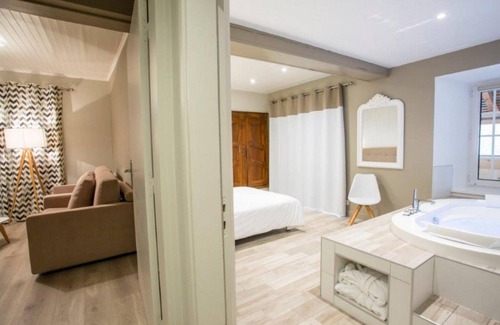 Les Planches-pres-Arbois Hotel | Castel Damandre