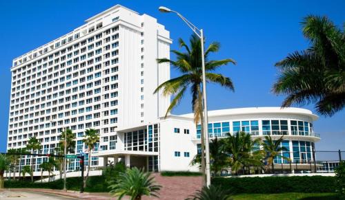 Mid Beach Apartment | Castle Beach Club Apartments