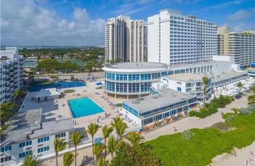 Mid Beach Apartment | Castle Beach Club Apartments