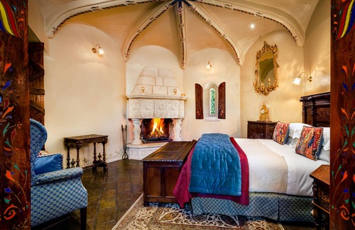 Crafers Bed & Breakfast | Castle Keep- Exceptionally Romantic Escape for 2 with open log fire.