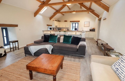 Newport Cottage | CASTLE MILL, pet friendly, with a garden in Newport, Pembrokeshire