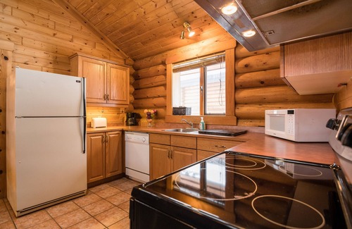 Castle Junction Hotel | Castle Mountain Chalets