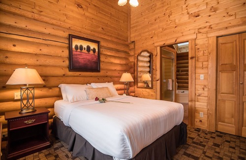 Castle Junction Hotel | Castle Mountain Chalets