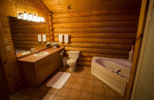 Castle Junction Hotel | Castle Mountain Chalets