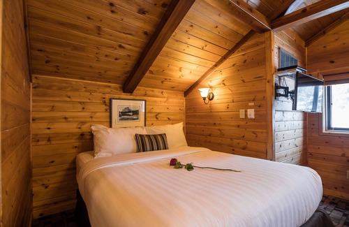 Castle Junction Hotel | Castle Mountain Chalets