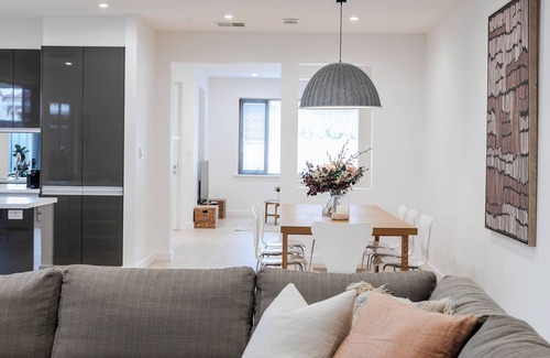 Prospect House | Castle - Pet Friendly, City Fringe, Office, Garage