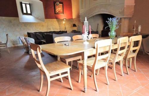 Bon-Encontre House | Castle Retreat near Villages