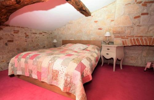 Bon-Encontre House | Castle Retreat near Villages