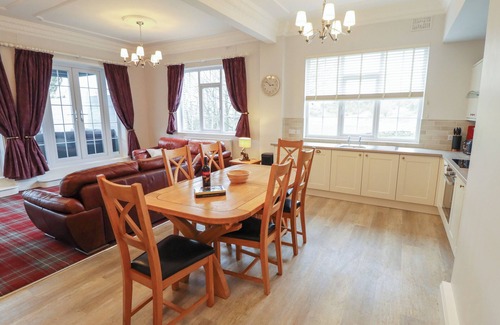 Nettleton Cottage | CASTLE TOP HAVEN, luxury holiday cottage, with hot tub in Caistor