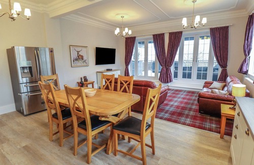 Nettleton Cottage | CASTLE TOP HAVEN, luxury holiday cottage, with hot tub in Caistor